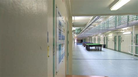 New tactics cut Doncaster prisons' offences 'by half' - BBC News