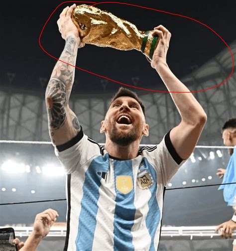 Lionel Messi lifted a fake World Cup trophy in historic Instagram post : r/worldcup