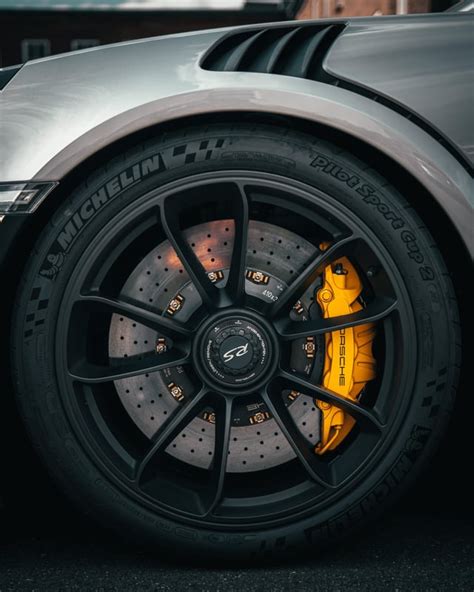 Porsche 911 GT3 RS wheel shot [3336x4170] : r/carporn