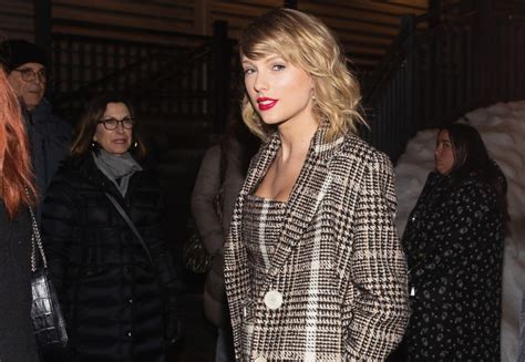 Taylor Swift makes $13,000 donations to 2 moms on verge of eviction amid pandemic