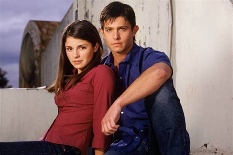 Five Reasons You Need to Watch the Roswell TV Show 20 Years Later