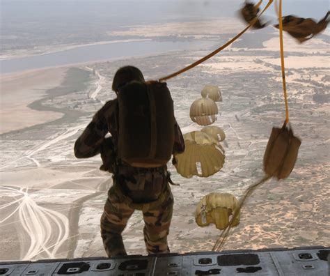 File:Senegal soldiers - parachute jump.jpg - Wikimedia Commons