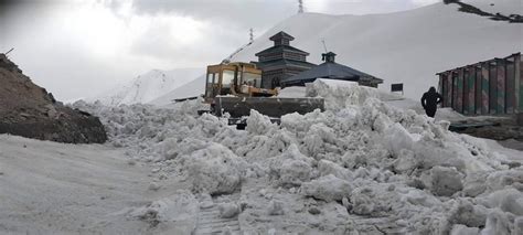 Pir Panjal range receives fresh spell of snowfall, snow clearing operations underway on Mughal ...