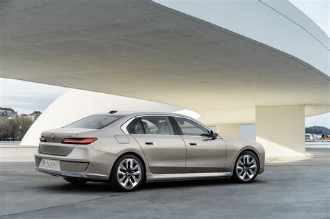 BMW’s new electric 7 series luxury sedan will start at $120,295 - The Verge