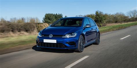 Volkswagen Golf R Review | carwow