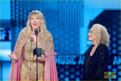 Photo: taylor swift acceptance speech carole king american music awards ...