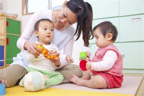 Nanny or Infant Care in Singapore: Which is better for baby?