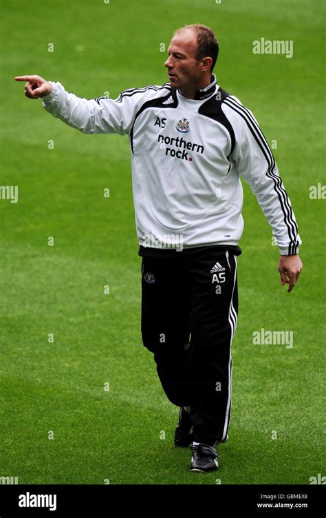 Newcastle united manager alan shearer training st james park hi-res stock photography and images ...