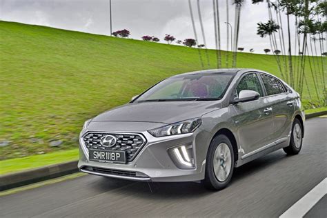 2020 Hyundai Ioniq Hybrid review: Positive Ions - Online Car ...