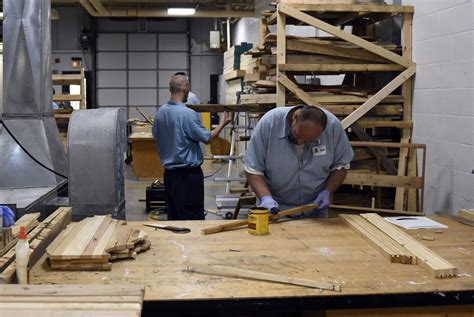 Offenders at Shawnee Correctional build doghouses, playhouses to support Southern Illinois ...