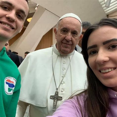 Pope Francis Young / Pope Francis Takes Selfie With Young Boy People ...