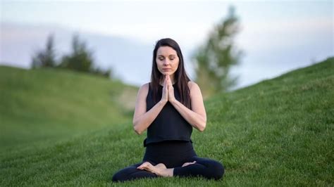 Yoga expert on 8 wonderful benefits of morning meditation | Health - Hindustan Times