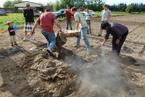 the Whiteboard: (NZ Culture) Hangi Pit Masters