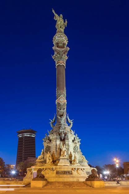 Premium Photo | Columbus statue barcelona spain