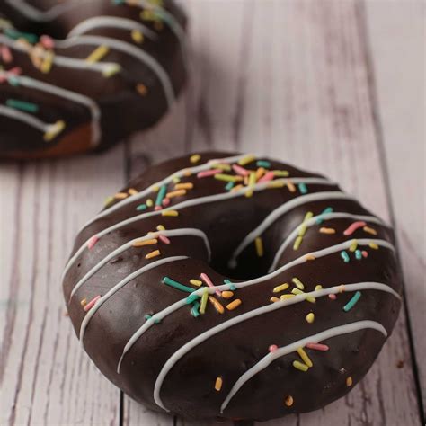 Chocolate Doughnut - Madame Cakes