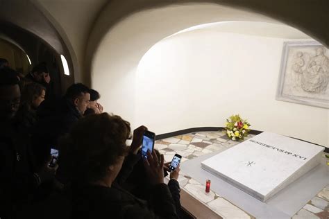 Public now can see Benedict's tomb at St. Peter's Basilica | TICK TACK ...