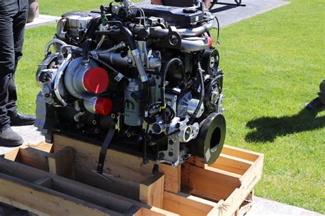 Cummins Inc. Donates Engine to Auto & Ag Tech Programs - Perry Technical Institute