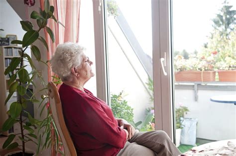 10 Ways to Help Seniors Avoid Isolation