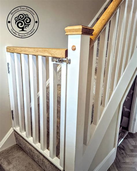 Crown Oak Top Stair Gate - Etsy UK