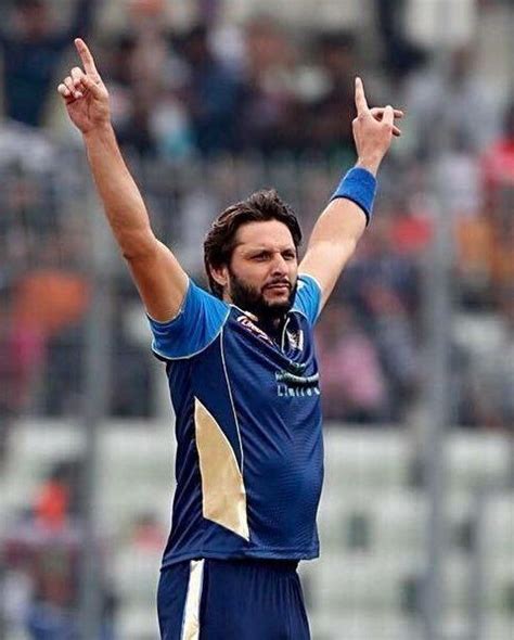 Shahid Afridi in #BPL2017 5 innings 11 wickets 4/12 best Ave: 11.72 ...