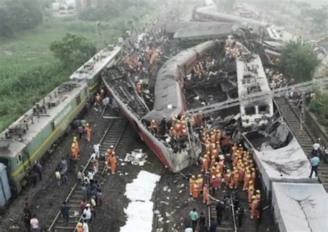 Tragedi Tabrakan Kereta Api di India, 233 Orang Tewas - Mitrapost.com