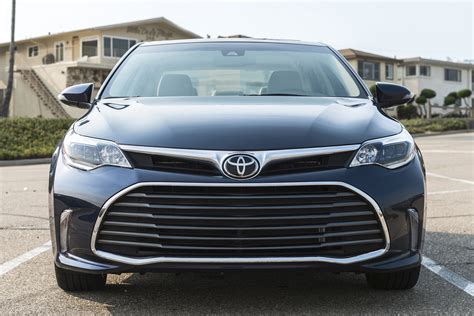 Toyota Avalon XLE Premium Hybrid 2017 - International Price & Overview