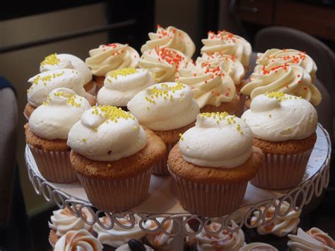 mini cupcakes | Mini cupcakes from Magpies Bakery. | Joel Kramer | Flickr