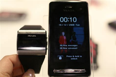 LG Prada 2 hands-on photos - CNET