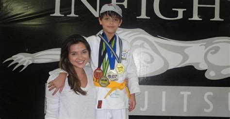 Polliana Aleixo prestigia vitória do irmão no Jiu-Jitsu