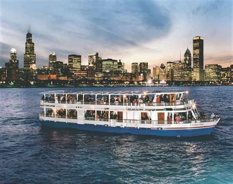 Chicago: Lake Michigan Skyline Cruise | GetYourGuide