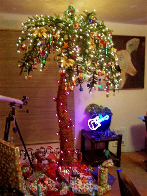 Awesome idea for a Christmas tree - the 'Caribbean Christmas' tree ...