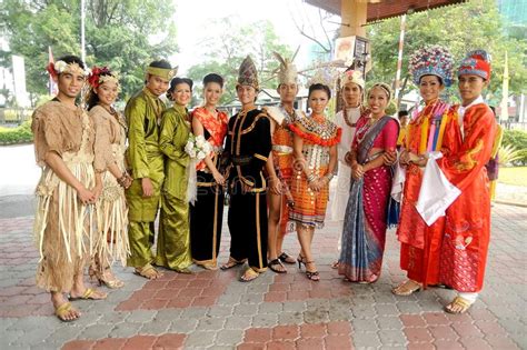 Malaysia Traditional Wear - Cultural Outfits of Malaysia – Bayu Somerset