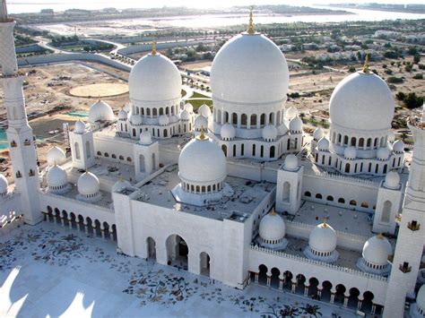 Şeyh Zayed Camii / Yusef Abdelki (2007) - Arkitektuel