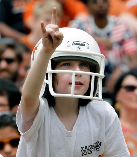 'Hook 'em Horns' hand sign creator dies