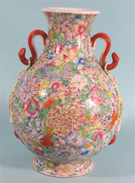 Signed 19th C Chinese Famille Rose Enamel Mille Fleurs Vase (com imagens) | Vasos antigos, Vasos ...