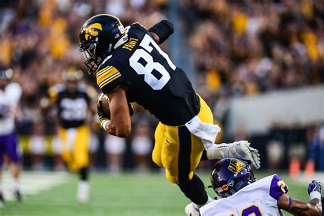 IOWA VS. NORTHERN IOWA SECOND HALF GAME THREAD - Black Heart Gold Pants