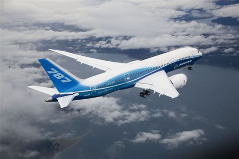 Boeing unveils new 787 Dreamliner - Oddetorium