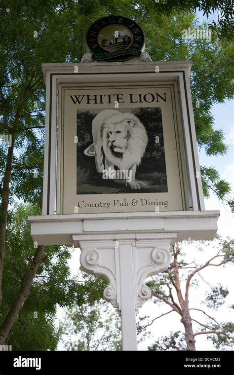 The White Lion in Yateley a country pub & restaurant Stock Photo - Alamy