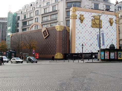 Louis Vuitton Store Paris | Any doubts about what products a… | Flickr