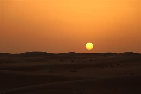 Dubai, UAE Desert Sunset [OC] [6000x4000] : r/EarthPorn