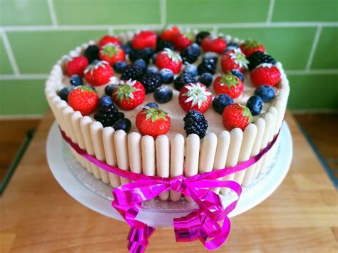 My favourite Victoria Sponge Cake recipe | Lauren Loves Blog