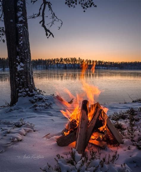 Pin af LakeGirl | Outdoorsy | Fit & H på Bonfires & Campfires | Ild, Skov, Sne