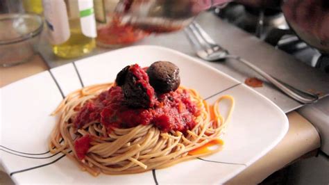 Olive Garden's Spaghetti and Meatballs Recipe - Vegan - Vegetarian - YouTube