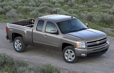 Gallery: 2010 Chevrolet Silverado | Driving