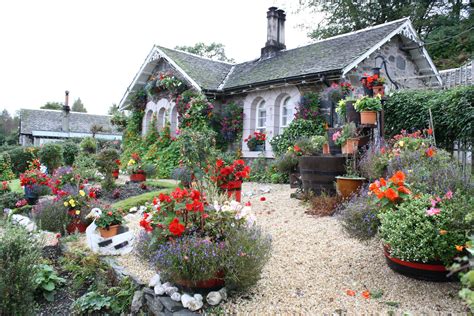 Cottage, Loch Lomond, Scotland | Cottages scotland, Scottish cottages ...