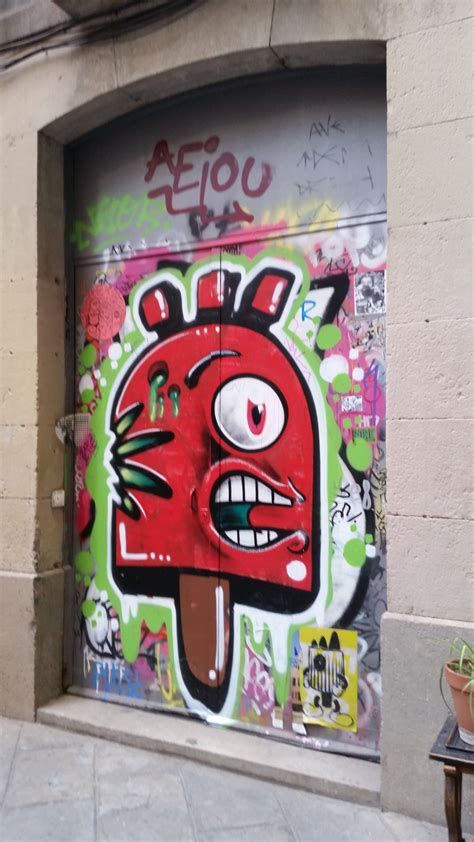 Street Art, Graffiti, Barcelona, Hip Hop, Born, Plate, Neon Signs, Urban Art, Dishes