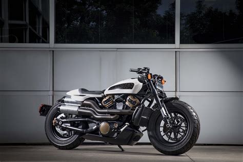 The Harley-Davidson "Custom" Is the First Cruiser We Like - Asphalt & Rubber