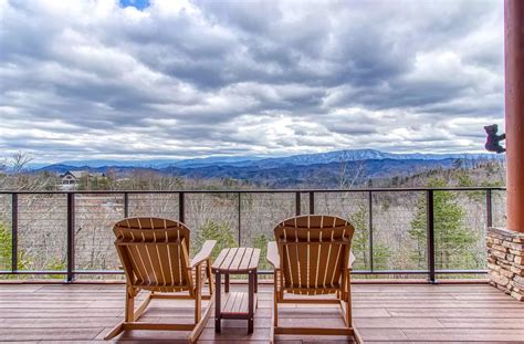 5 Perks of Staying in Gatlinburg Cabins With a Mountain View - Large ...