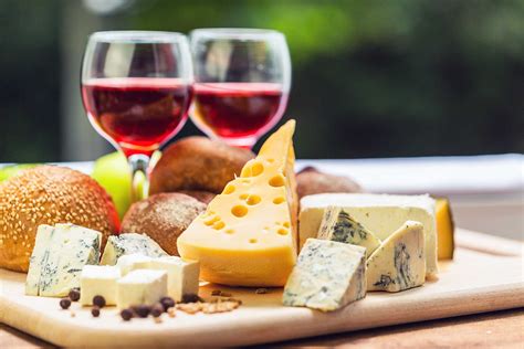 Wine and Cheese Party Pairings and Tips | Reader's Digest
