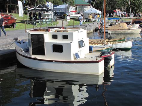 Another Bolger boat - the "Micro Trawler" | Boat plans, Boat building ...